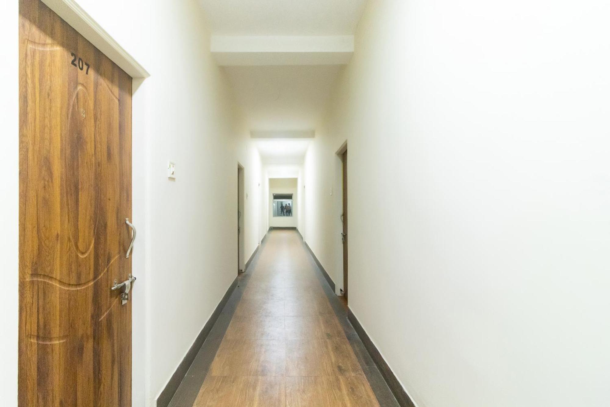 Spot On Prabir Residency Inn Urāli Exterior foto